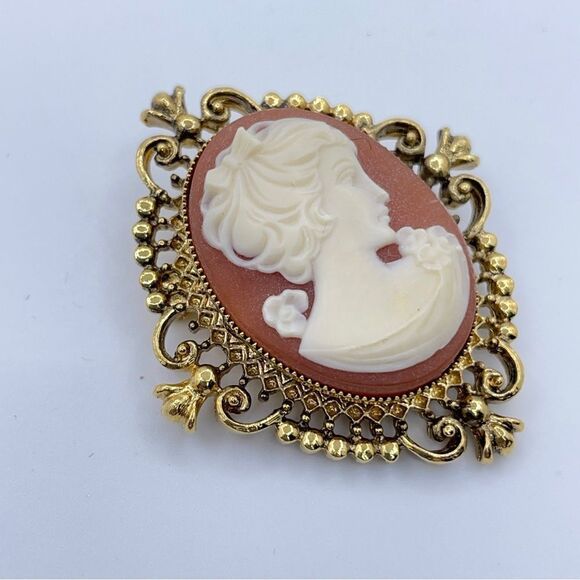 Vintage Avon Cameo Glace Brooch Pin Locket Gold Tone Filigree Trim Women - Picture 10 of 15